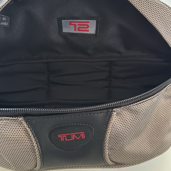 TUMI NWOT T2 pewter ballistic nylon waist pouch - Picture 2 of 4